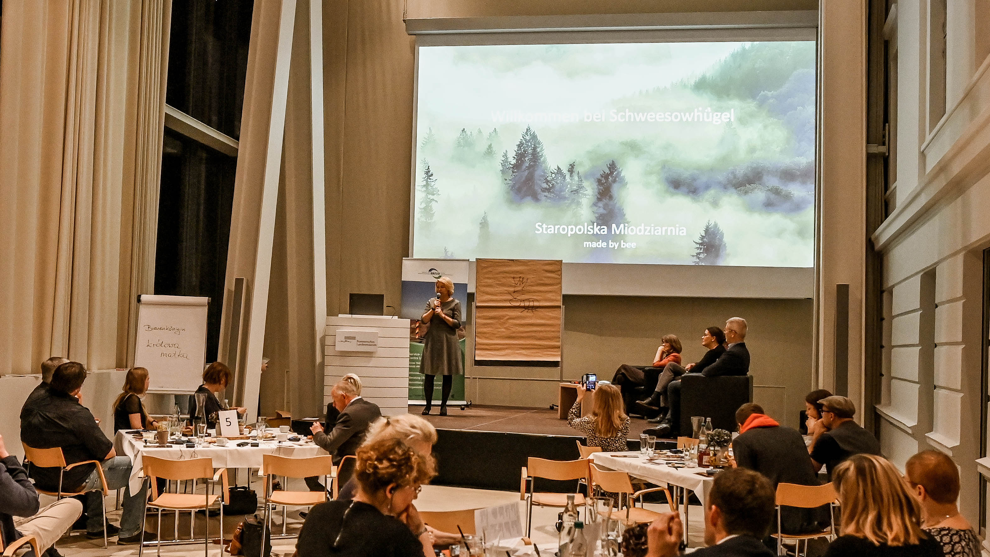 Prezentacja podczas polsko-niemieckiego wieczoru networkingowy pod hasłem „Tak dobrze smakuje Pomorze – kulinarne spotkanie”