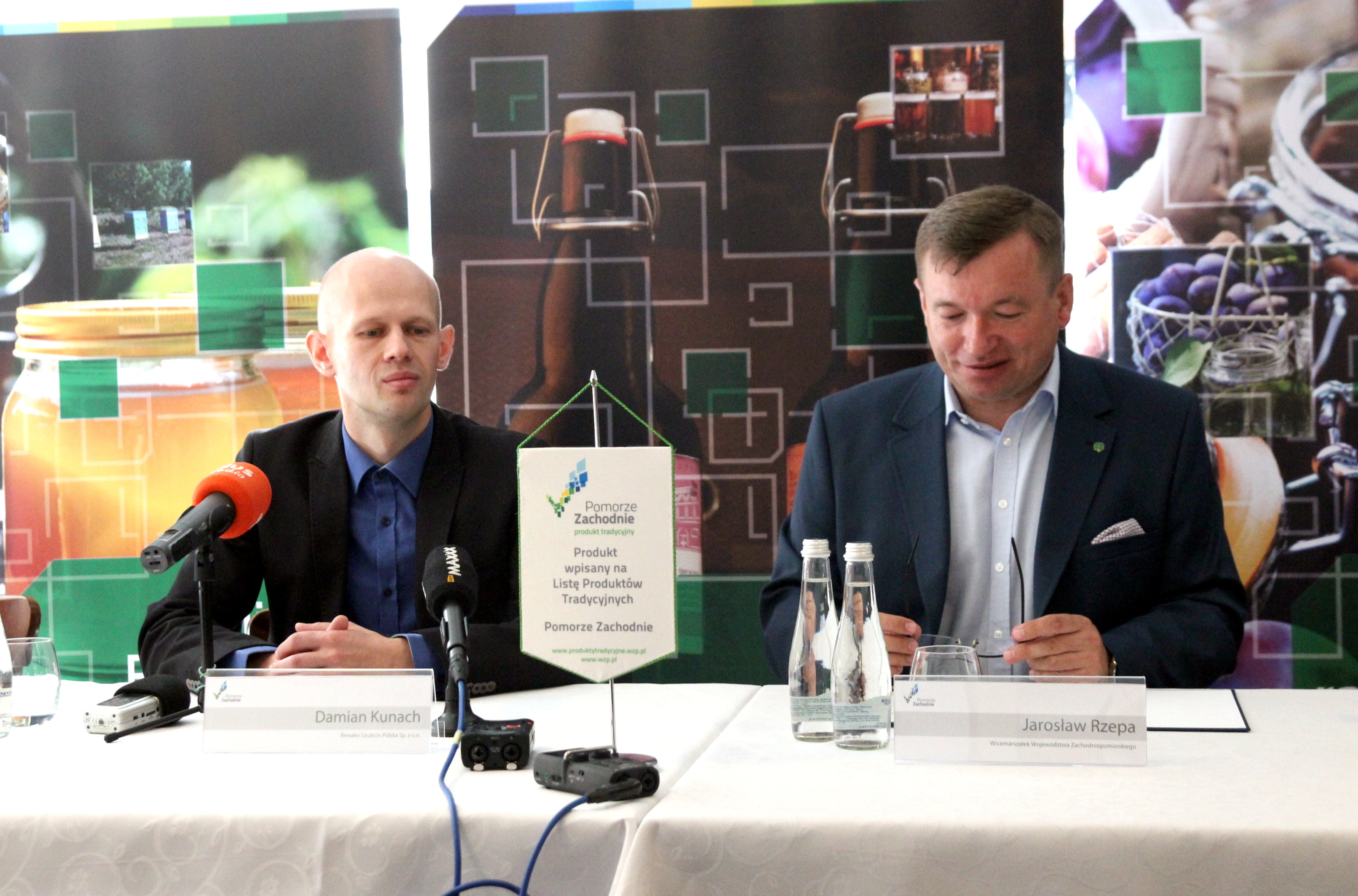 Przy użyciu polskich, naturalnych składników tutaj w Starej Komendzie pod okiem klientów, turystów warzymy nasze piwa. Proces przebiega powoli, tyle ile powinien, od 3,4 tygodni do kilku miesięcy - mówił Damian Kunach z Bewako Szczecin Polska.