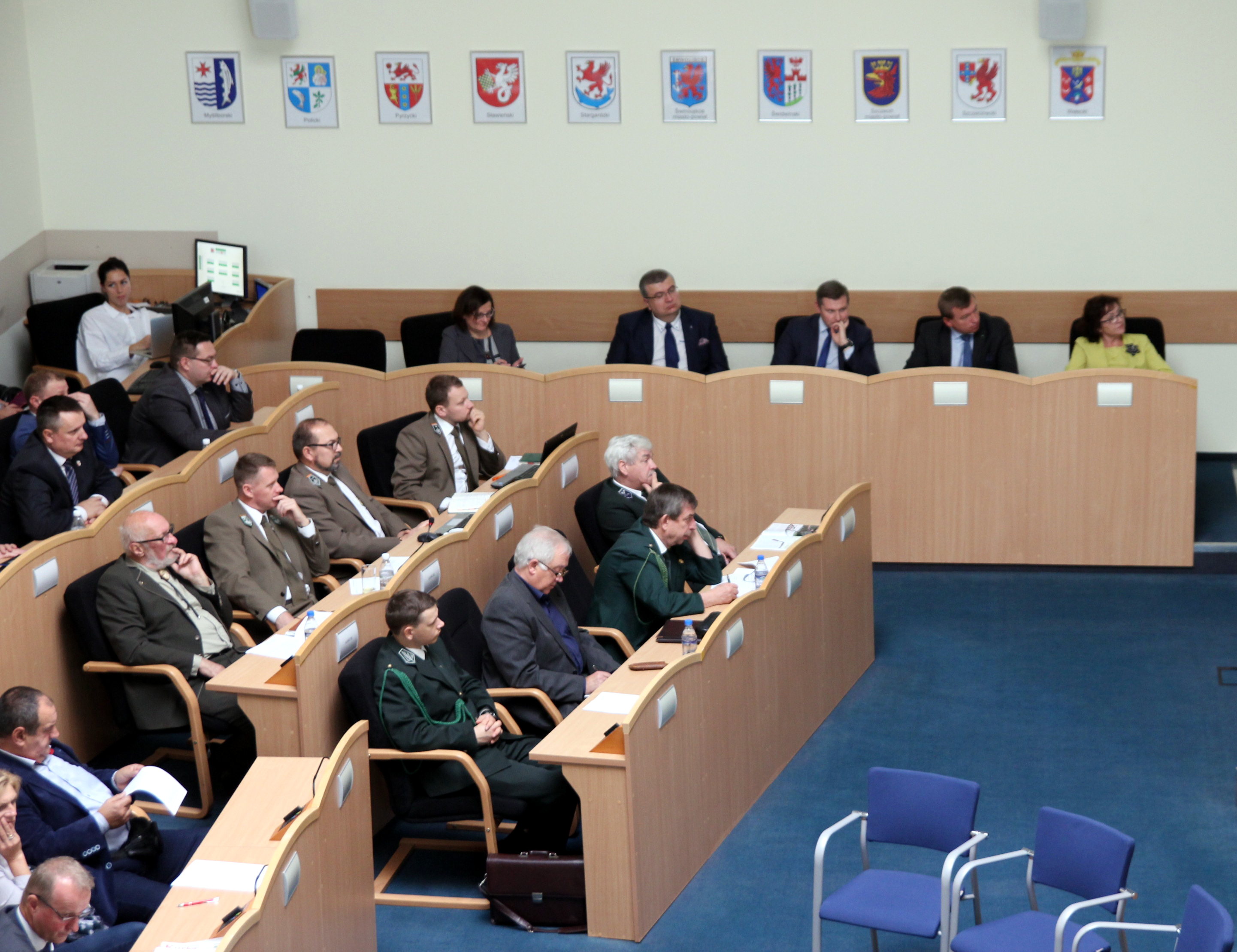 Jak podkreślał wicemarszałek Jarosław Rzepa, trzeba wspólnymi siłami szukać skutecznych rozwiązań pomocowych, które będą mogły choć w części zrekompensować rolnikom poniesione straty.