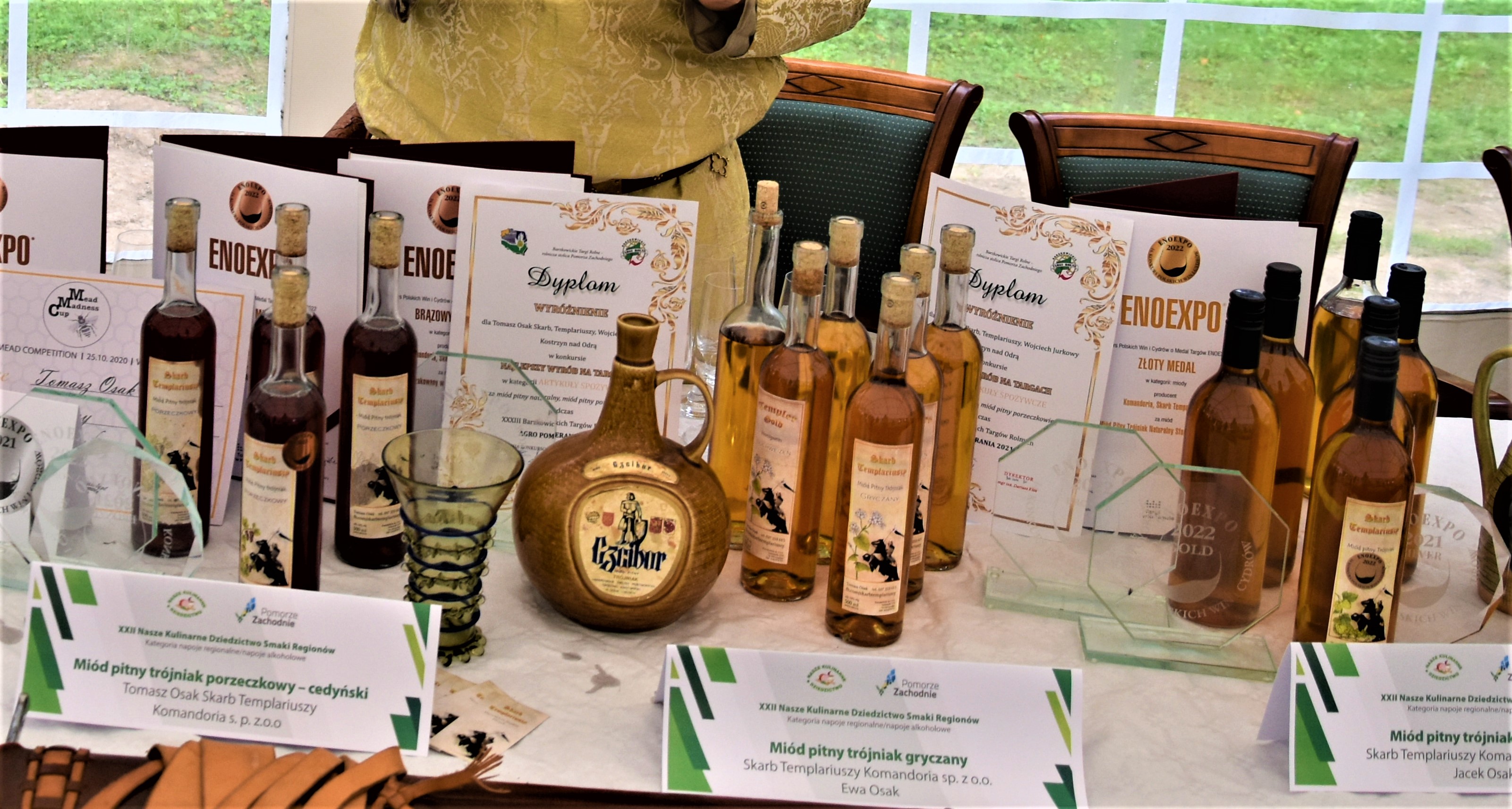 Miody pitne buteleczki z miodem pitnym