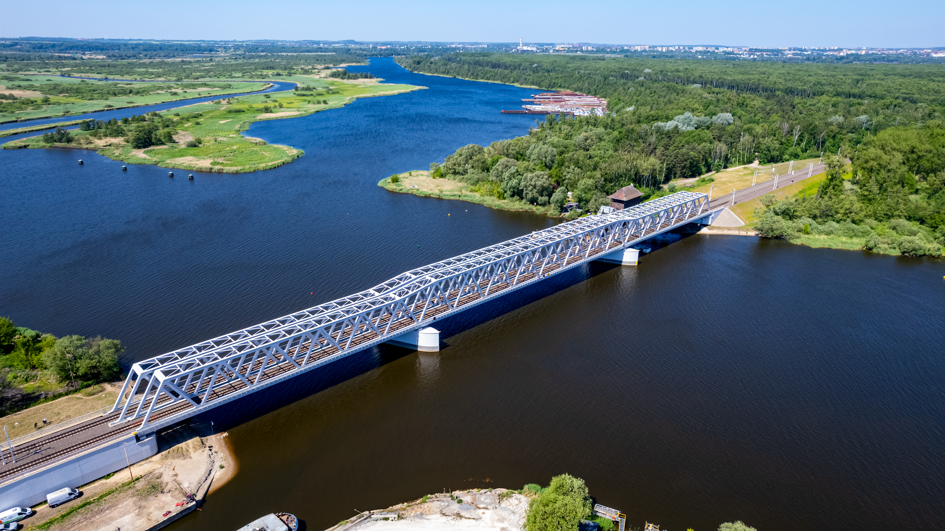 Widok na Odrę z lotu ptaku w okolicy Regalicy. 