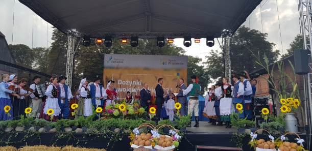 Uroczyste otwarcie dożynek wojewódzkich w Przelewicach. 
