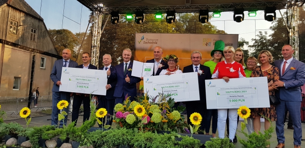 Zwycięzcy w plebiscycie Sołtys Roku 2021 na Pomporzu Zachodnim. 