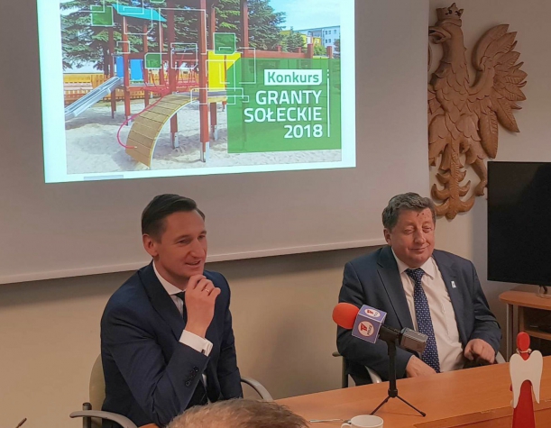 Place zabaw, wiaty, świetlice, boiska czy siłownie nie muszą być już tylko małymi marzeniami mieszkańców obszarów wiejskich. Marszałkowski konkurs Granty sołeckie 2018 pomoże zachodniopomorskim sołectwom w realizacji inwestycji. 