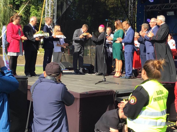 Uroczyste rozpoczęcie Wojewódzkich Dożynek 2019 w Trzebiatowie. 