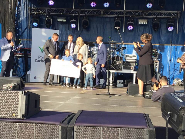 Wojewódzkie Dożynki 2019 w Trzebiatowie wypełniły liczne konkursy o nagrody Marszałka Województwa. 