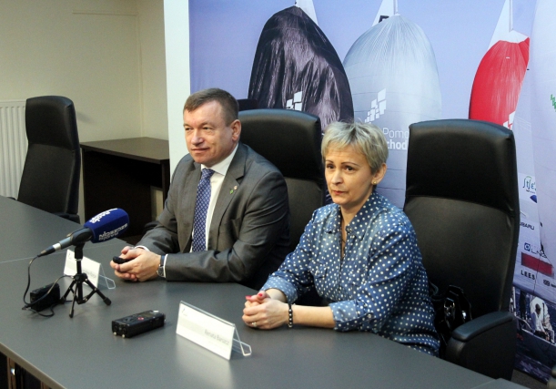 Wicemarszałek województwa Jarosław Rzepa i sołtys Słodkowa Renata Barszcz