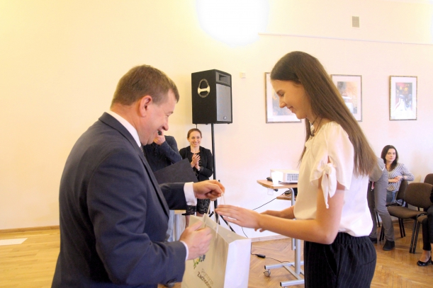 Opis danego produktu, przepis, jego charakterystyczne cechy oraz zdjęcie uczniowie przedstawili na formularzach, złożonych w Urzędzie Marszałkowskim, który jest organizatorem konkursu.