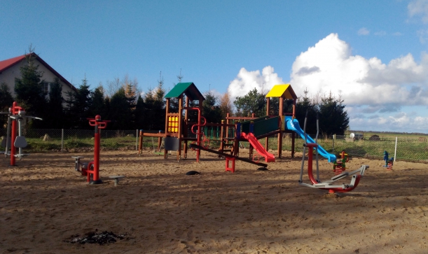 Siłownia zewnętrzna i plac zabaw, sołectwo Śmiechów/Borkowice – laureat konkursu Granty sołeckie 2017 