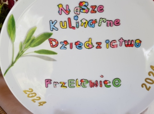 Talerz z napisem Konkurs „Nasze Kulinarne Dziedzictwo – Smaki Regionów”.