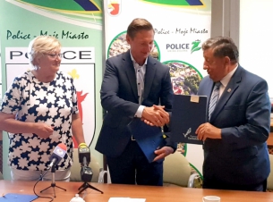 Gminy Police i Dobra podpisały umowy z Grantów Sołeckich 2018