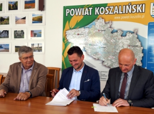 Wymiana nawierzchni, poszerzenie jezdni do 6 m, ulepszenie poboczy oraz przebudowa zjazdów do okolicznych pól to działania, które zostaną wykonane na blisko 6 km odcinku drogi między Dynowem, a Laskami Koszalińskimi. 