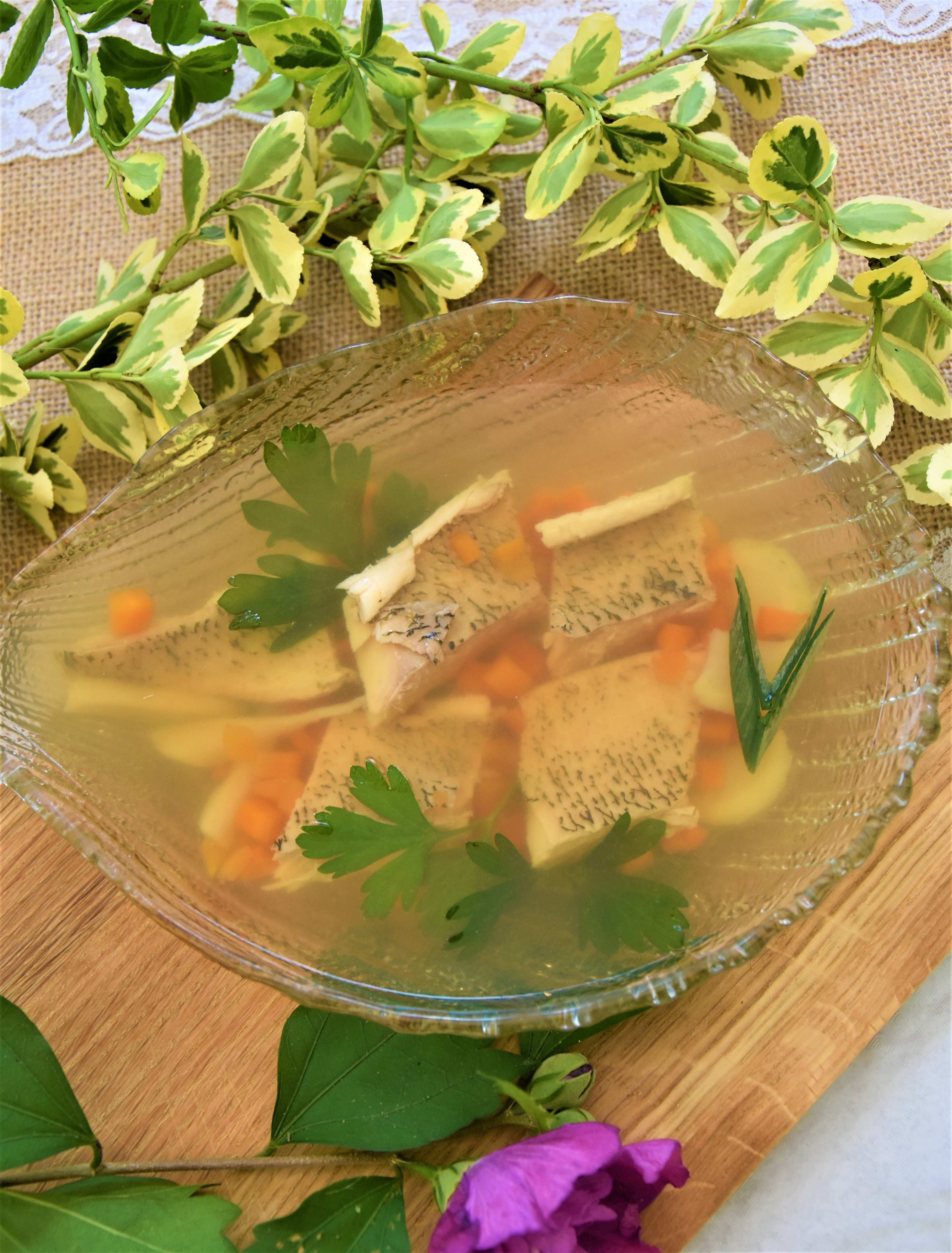 Szczupak w galarecie kawałki szczupaka w galarecie